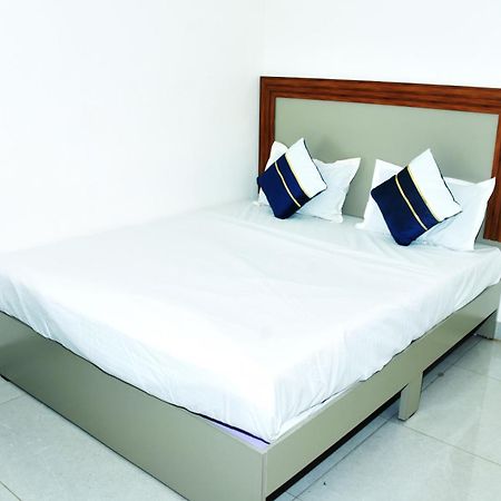 Hotel J K And Restaurant Morbi Exterior foto